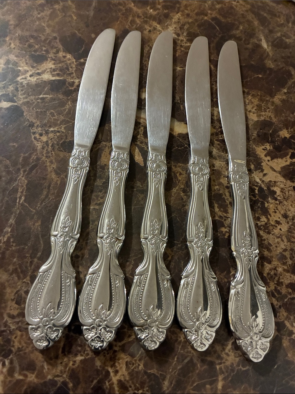 Glossy Stainless Steel Cambridge Renaissance Set Of 5 Dinner Knives